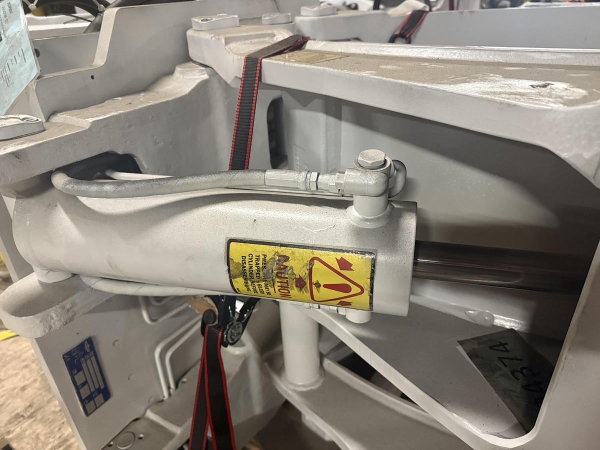 Used CASCADE MODEL 90F-RCS 60" DIA. ROLL CLAMP