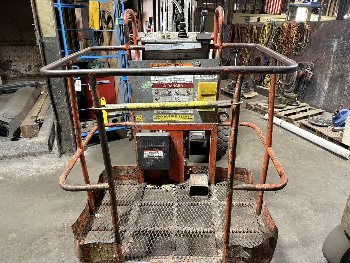 Used SKYJACK BOOM LIFT