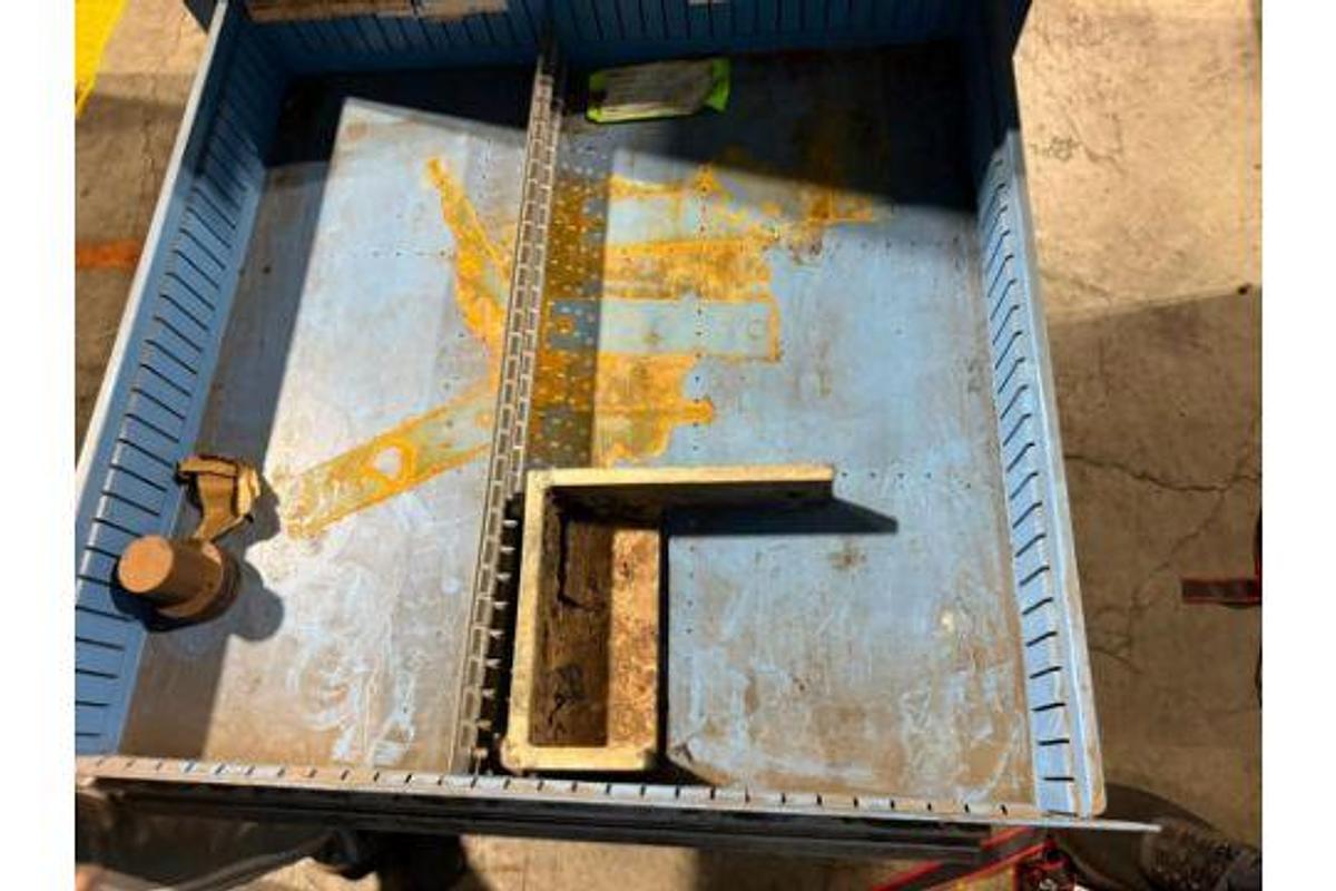 Used LYON 11 DRAWER TOOL CABINET CONTENTS NOT INCLUDED