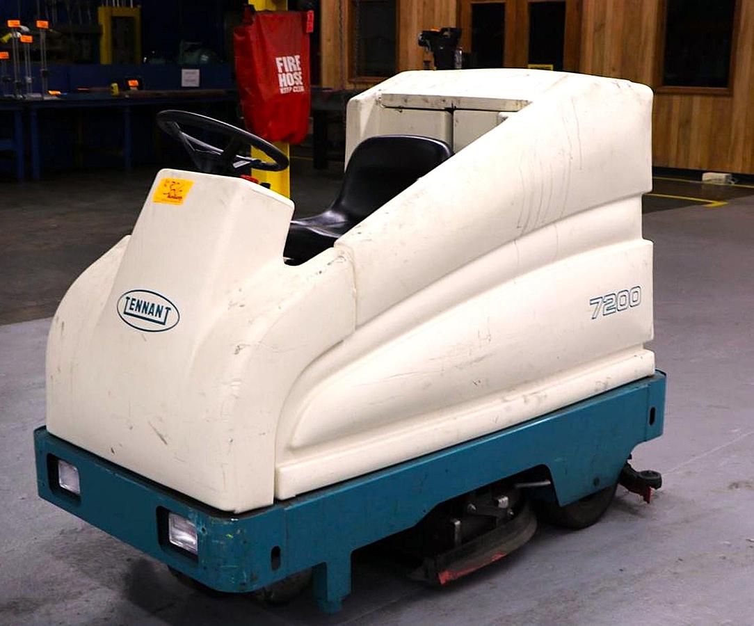 Used TENNANT MODEL 7200 INDUSTRIAL RIDER/SCRUBBER