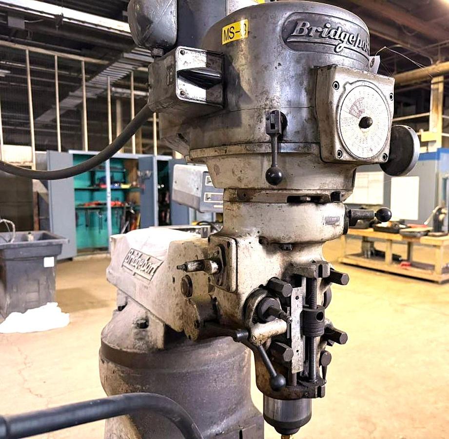 Used BRIDGEPORT VERTICAL MILLING MACHINE WITH ACU-RITE II DIGITAL READOUT