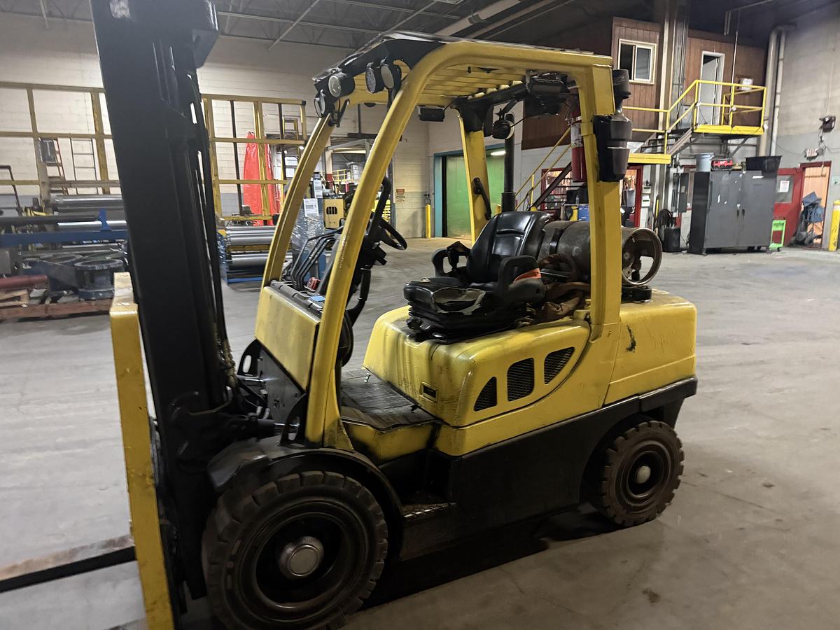 7,000 POUND HYSTER MODEL S70FT FORKLIFT
