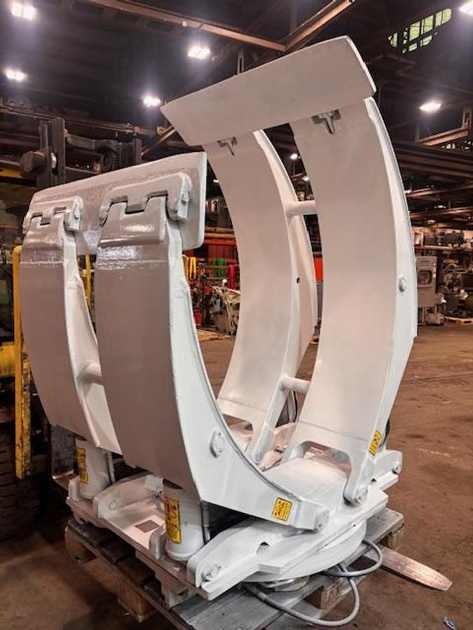 Used CASCADE 84" DIAMTER ROLL CLAMP 120F-RCP-05CR3 CLASS IV