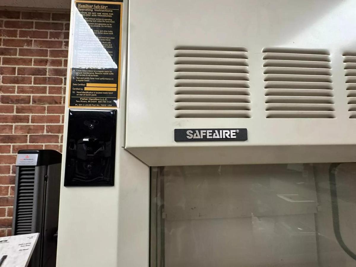 Used HAMILTON SAFE AIRE LABORATORY FUME HOOD