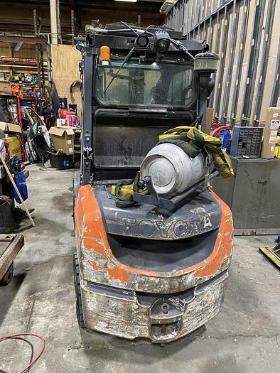 Used TOYOTA 8FGU32 FORKLIFT 7000LB WITH SIDE SHIFT AND FORK POSITIONER - PENDING SALE