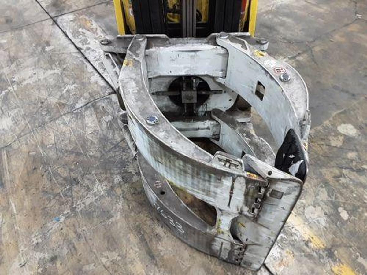 Used 60" CLASS III CASCADE ROLL CLAMP MODEL 25H-RCP-BX07-006