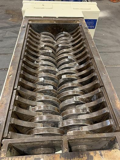 Used SHRED-TECH ST75E DUAL SHAFT SHREDDER WITH TWO 40 HP MOTORS MANUFACTURED 2004