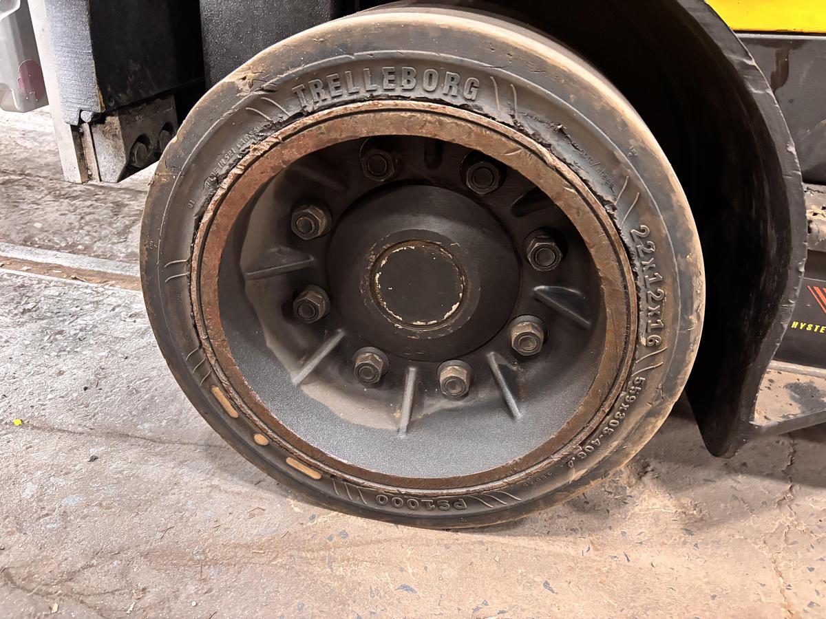 Used 12,000 POUND CAPACITY HYSTER MODEL S120FTPRS 60" CASCADE PAPER ROLL CLAMP