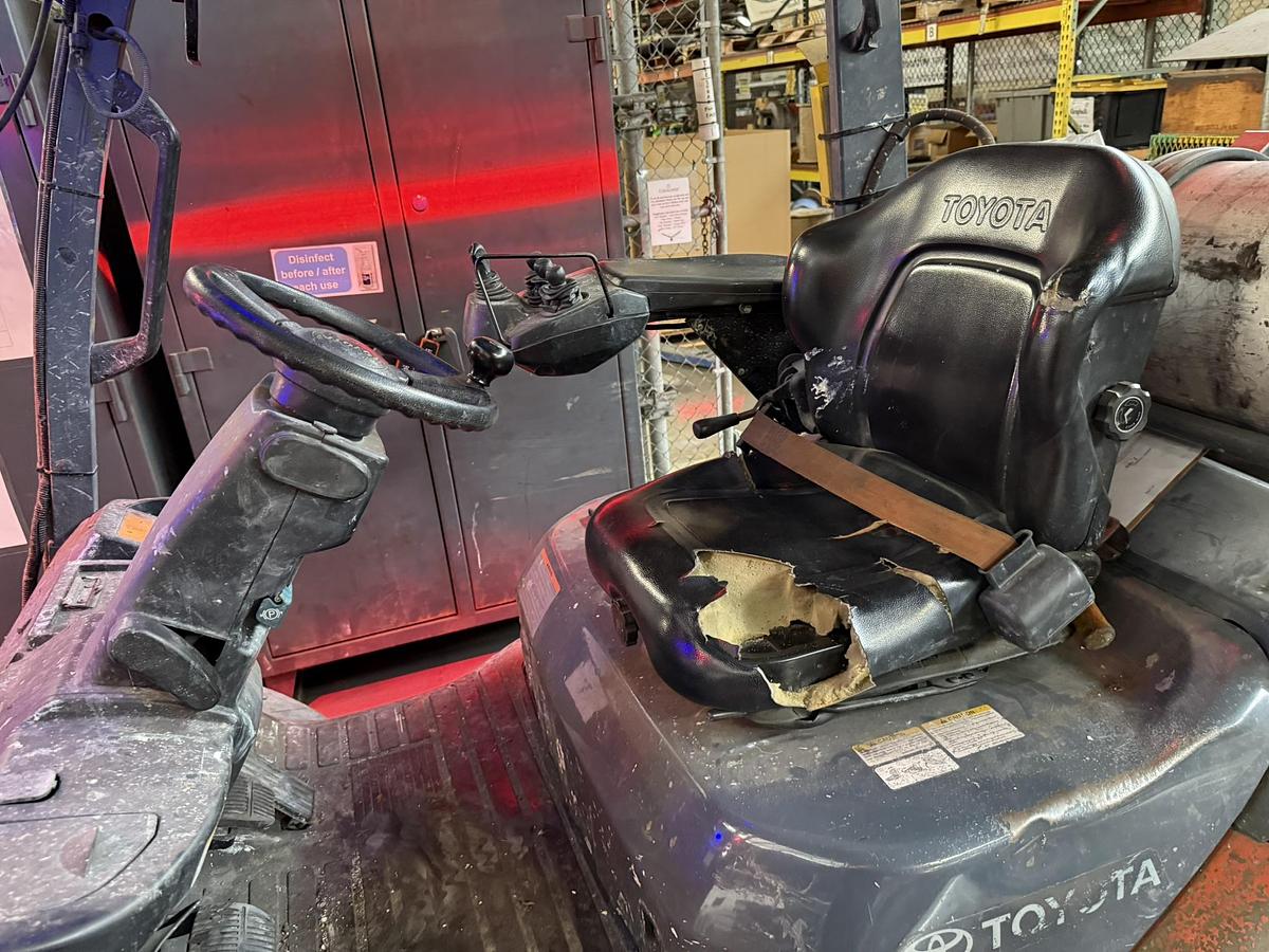 Used 5,000 POUND TOYOTA FORKLIFT MODEL 8FGU25 WITH PNUEMATIC TIRES 4,000 HOURS