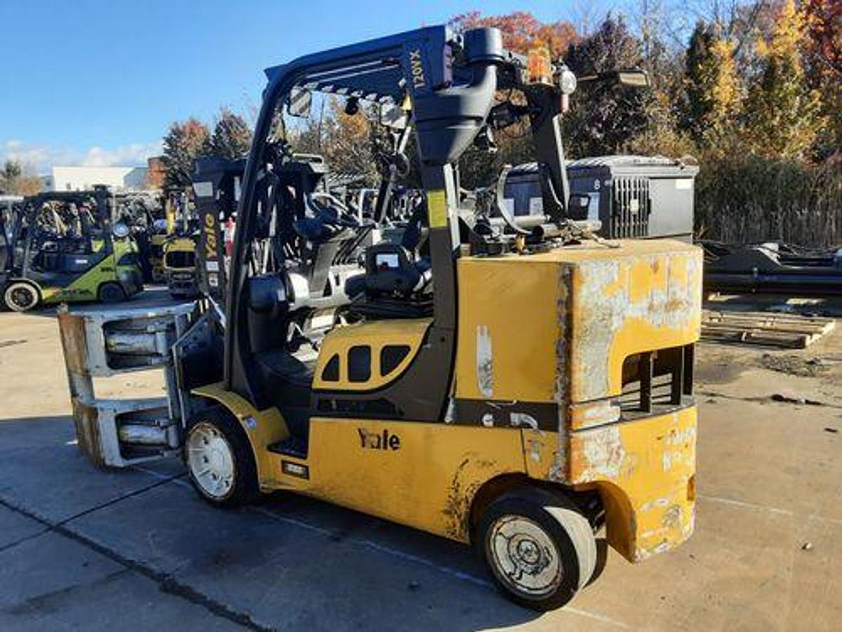 Used 12000 LB YALE MODEL GLC120 4-WAY HYDRAULICS ROLL CLAMP READY