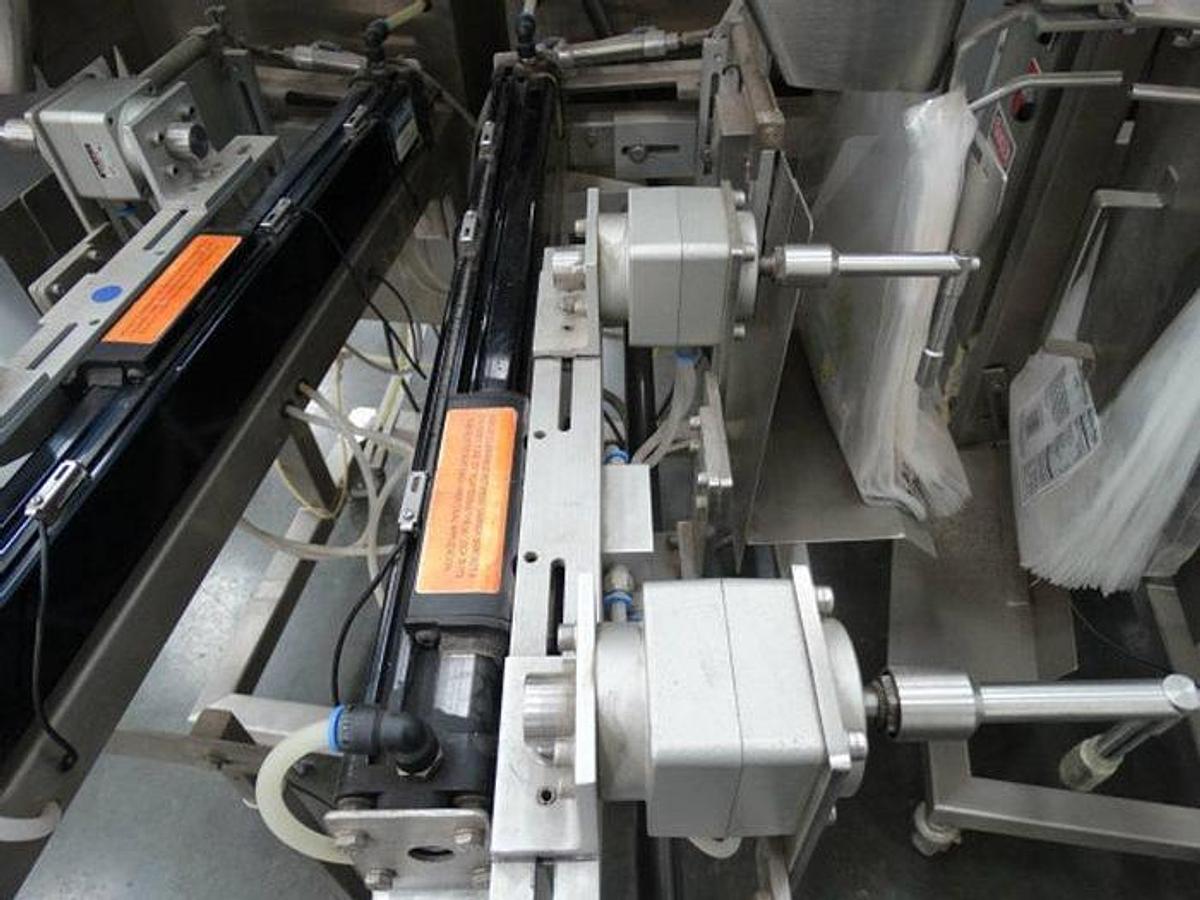 Used WEIGHPACK SYSTEMS INC MODEL COUNTING DEVICE TW/TP LINEAR COUNTER AND VS BAGGING SYSTEM