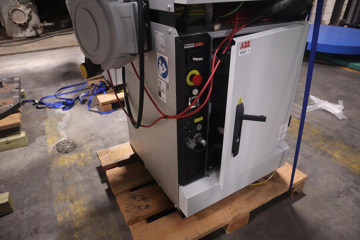 ABB MODEL IRB 6700-300/2.70 ROBOT 6-AXIS MANUFACTURED 2021