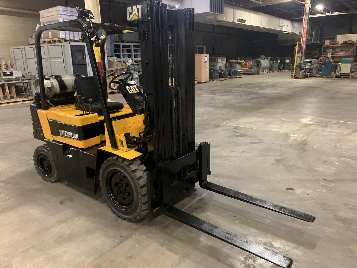 Used 5,000 LB. CATERPILLAR MDL V50E 3-STAGE MAST LH92"/RH173" 4-WAY HYDRAULIC VALVE CLASS IV