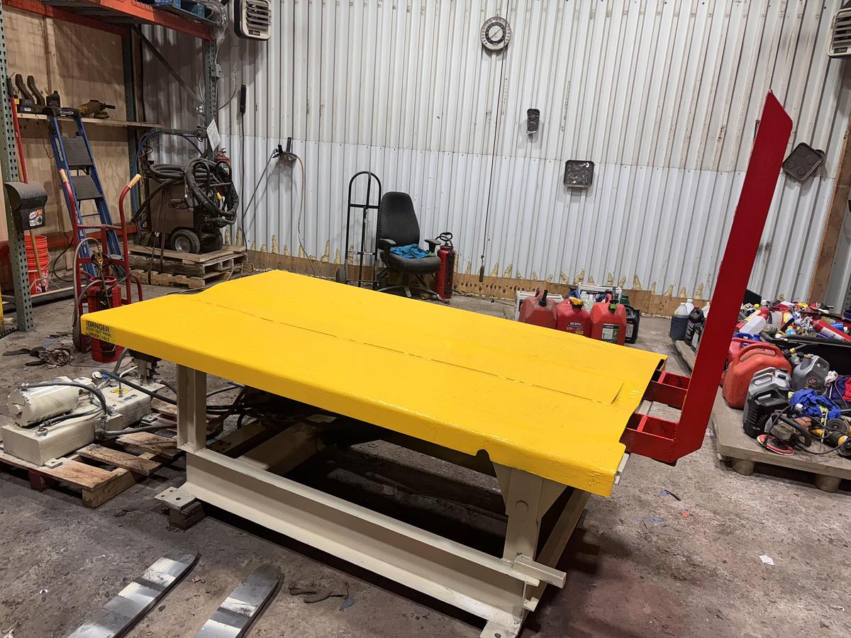 Used SOUTHWORTH UPENDER MODEL UP4-90 4,000 POUND CAPACITY PLATFORM 48" X 84" - PENDING LS