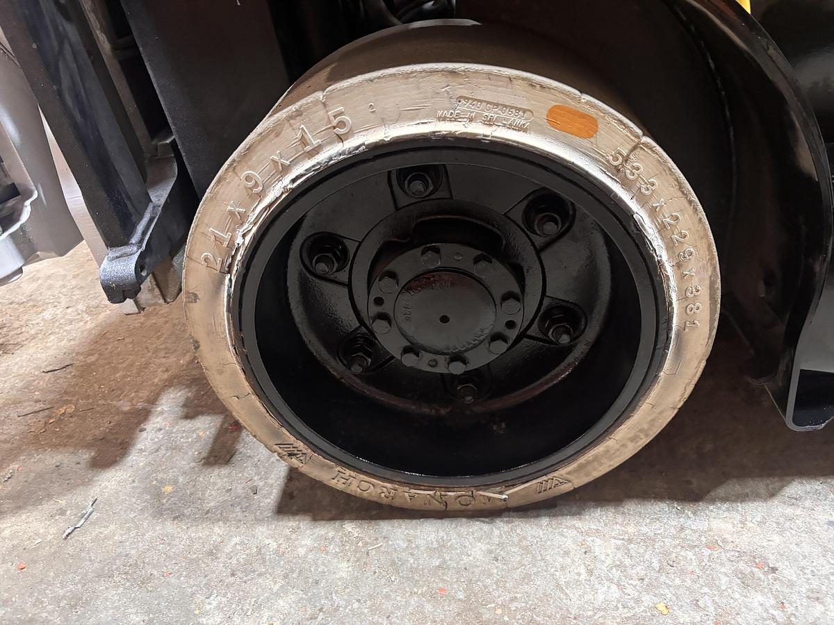 Used 7,000 POUND HYSTER MODEL S70FT FORKLIFT ROLL CLAMP TRUCK- PENDING LS