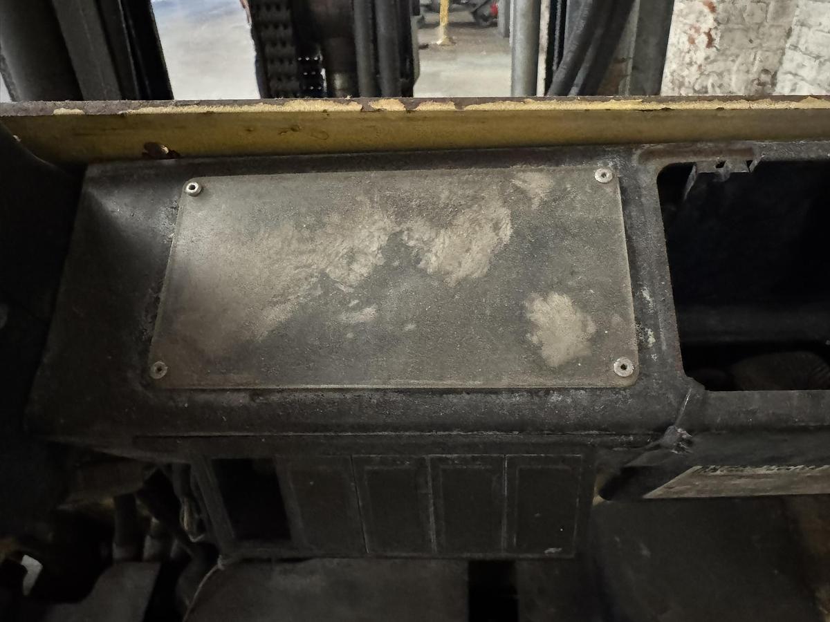 5,500 POUND HYSTER FORKLIFT