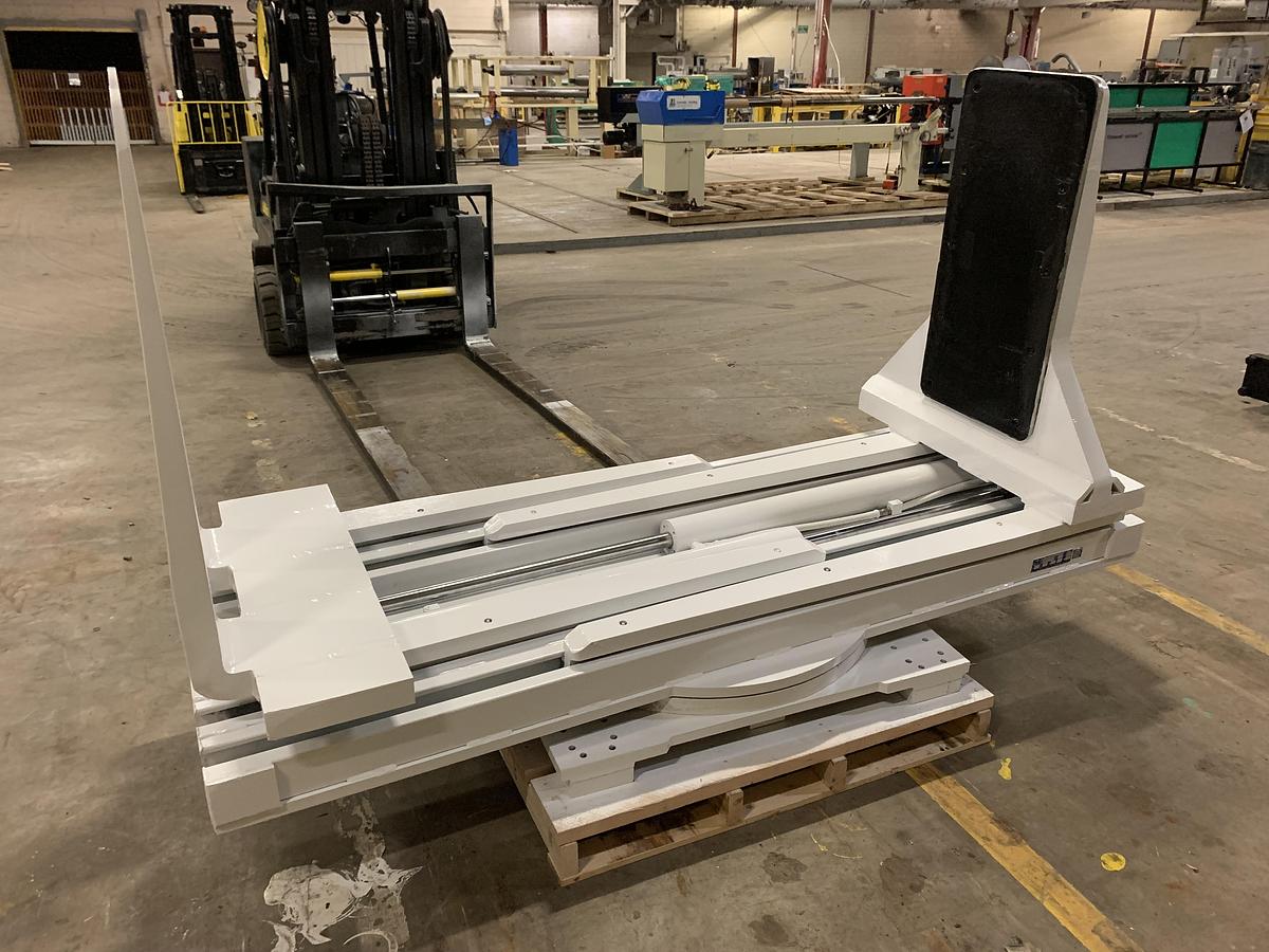Used CASCADE BALE CLAMP ATTACHMENT (PREVIOUSLY ON 15,500 POUND FORKLIFT)