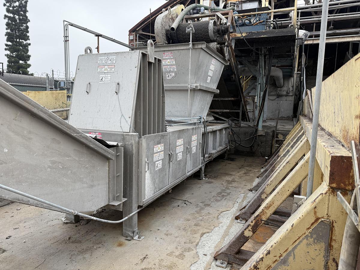 Used LANTECH Q300 PALLET STRETCH WRAPPER MANUFACTURED 2021