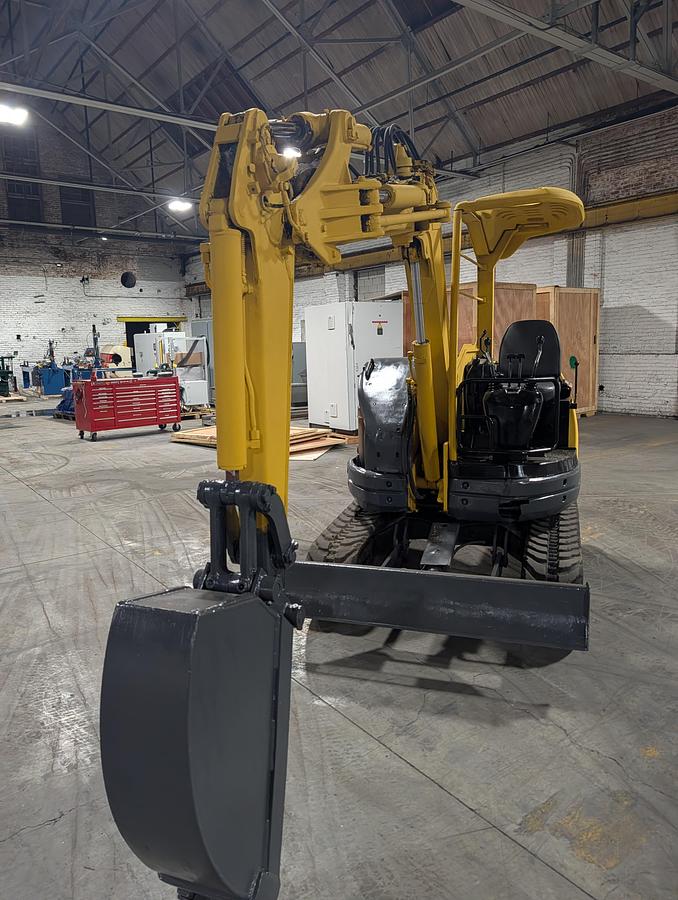 Used 2.6 TON CAPACITY KOMATSU PC28UU MINI EXCAVATOR