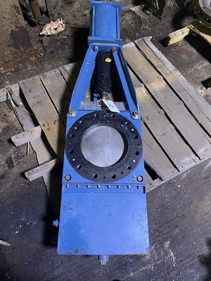 Used UNIVAL INC. 10" DIA. PNEUMATIC SLIDE GATE VALVE SS
