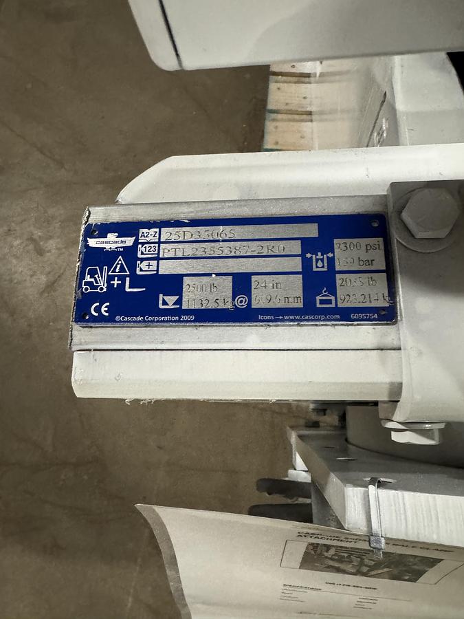 Used CASCADE 25D35065 CARTON CLAMP ATTACHMENT