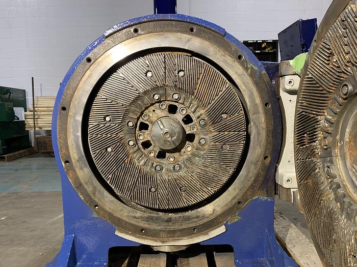 Used BELOIT DD4000 24" REFINER WITH NEW VALMET DOOR INSTALLED 2022