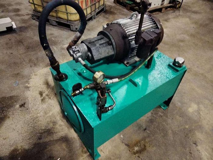 Used BLACK CLAWSON SIZE 72 DiA. X 84  WIDE PAPER ROLL SPLITTER WITH 20 HP - PENDING