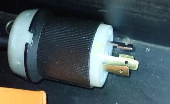 Used PRESTO LIFTS HEIGHT LOAD LEVELER MODEL P4-25-5248 P4 SERIES 2,500 POUND CAPACITY 52" X 48" PLATFORM 