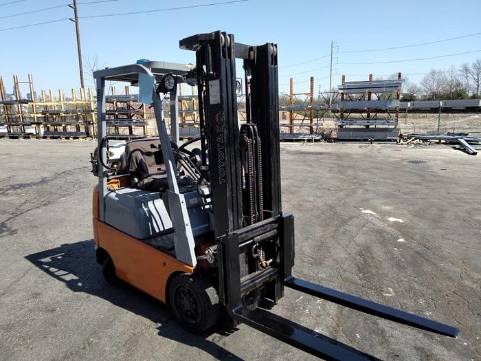 Used TOYOTA 7FGCU15 3000LB CAPACITY FORKLIFT WITH SIDE SHIFT