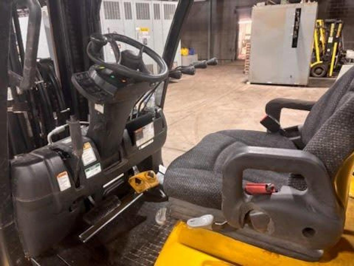 Used 12,000 LB. YALE MDL GLC120VX LH92"/RH185" WITH 72" CASCADE PAPER ROLL CLAMP MANUFACTURED 2019