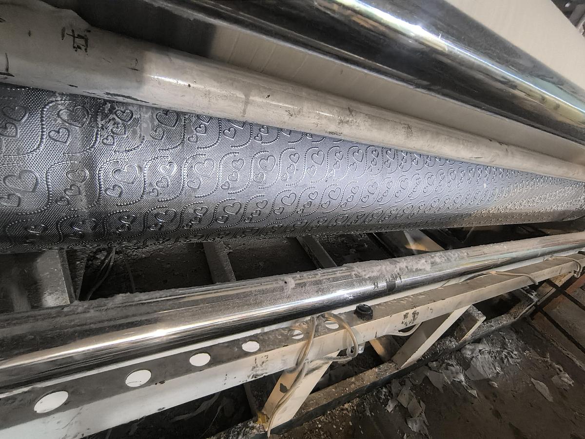 Used 68.9"(175cm) WIDE DECHAHOU BATHROOM TISSUE REWINDER