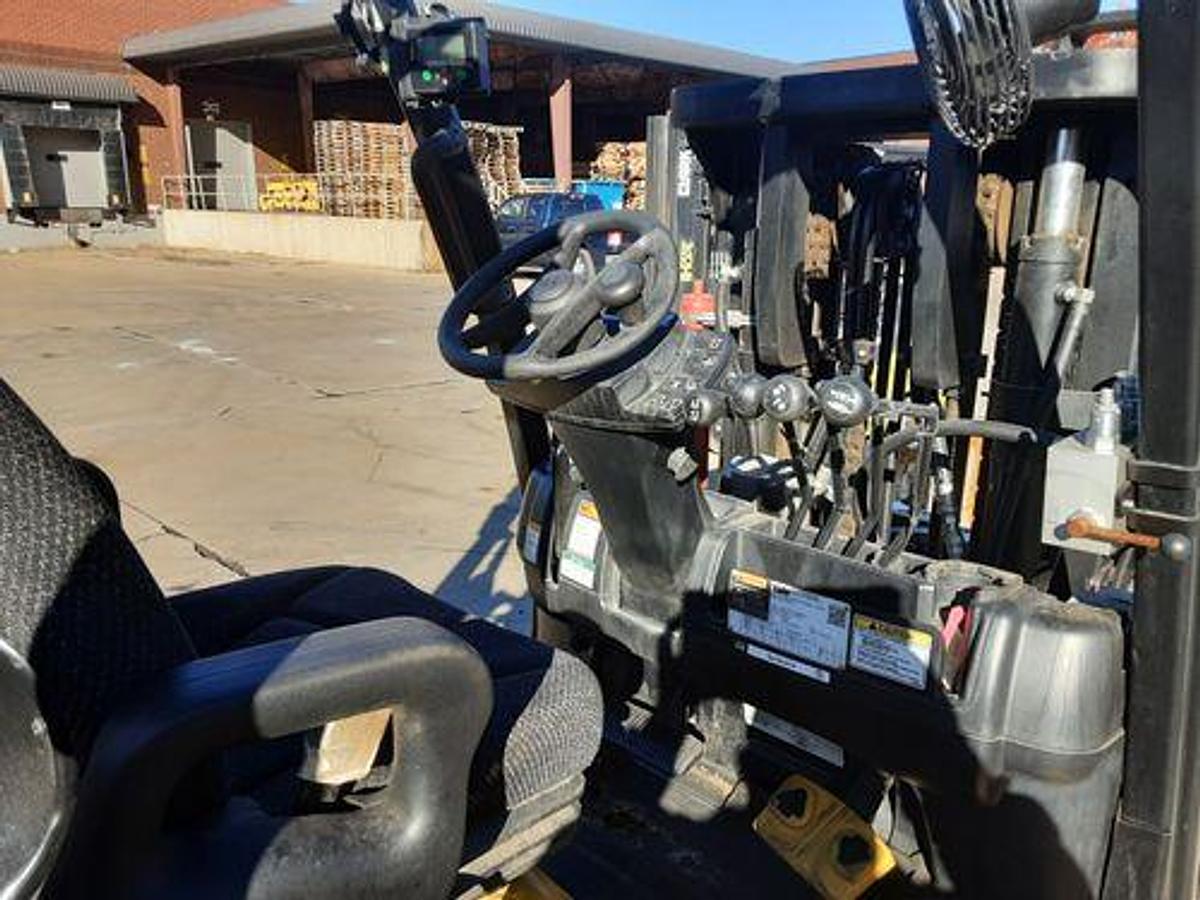 Used 12000 LB YALE MODEL GLC120 4-WAY HYDRAULICS ROLL CLAMP READY