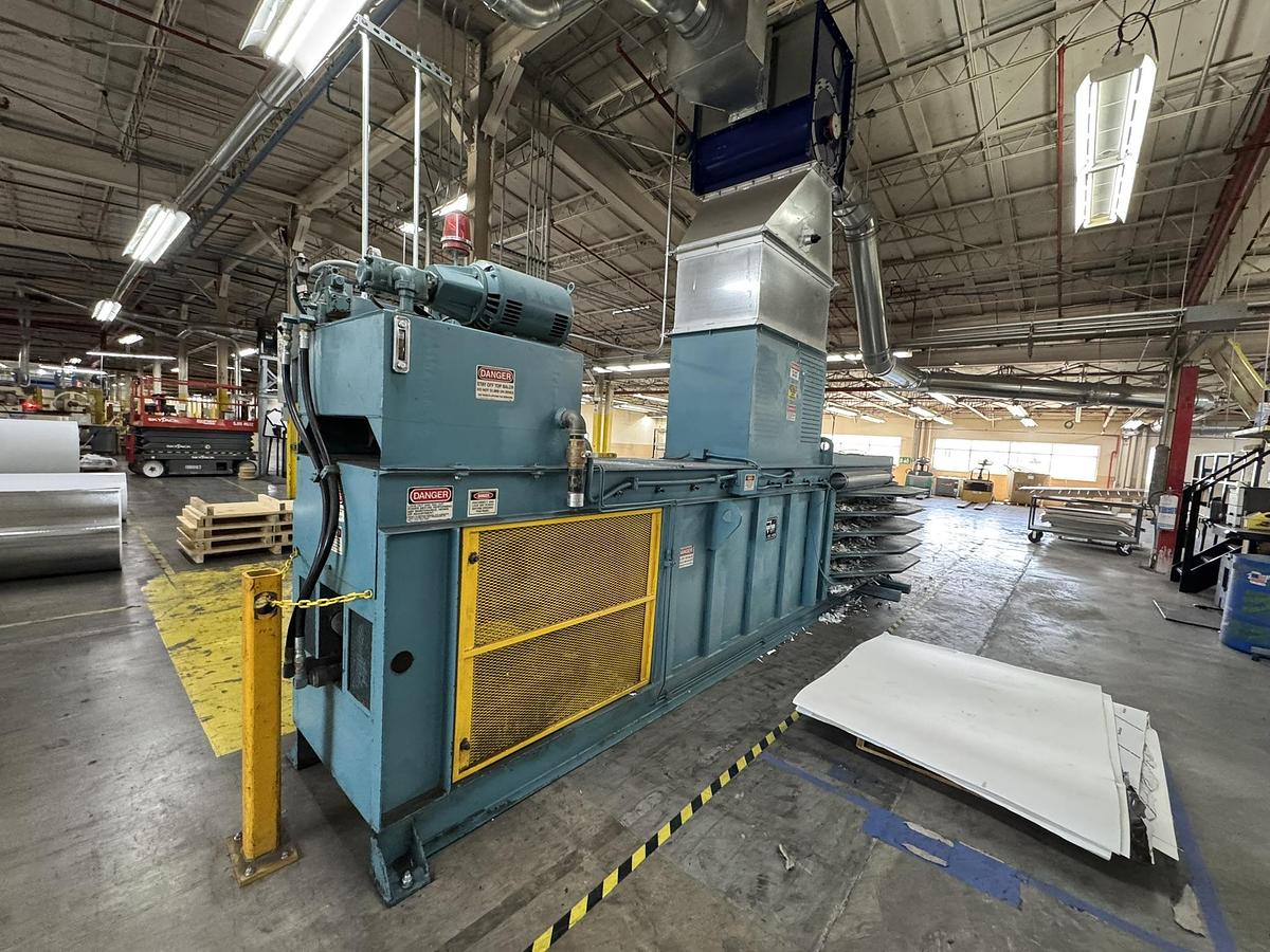 Used MARATHON HORIZONTAL CLOSED DOOR BALER
