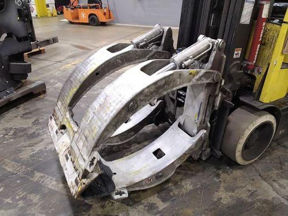 Used 60" CLASS III CASCADE ROLL CLAMP MODEL 25H-RCP-BX07-006