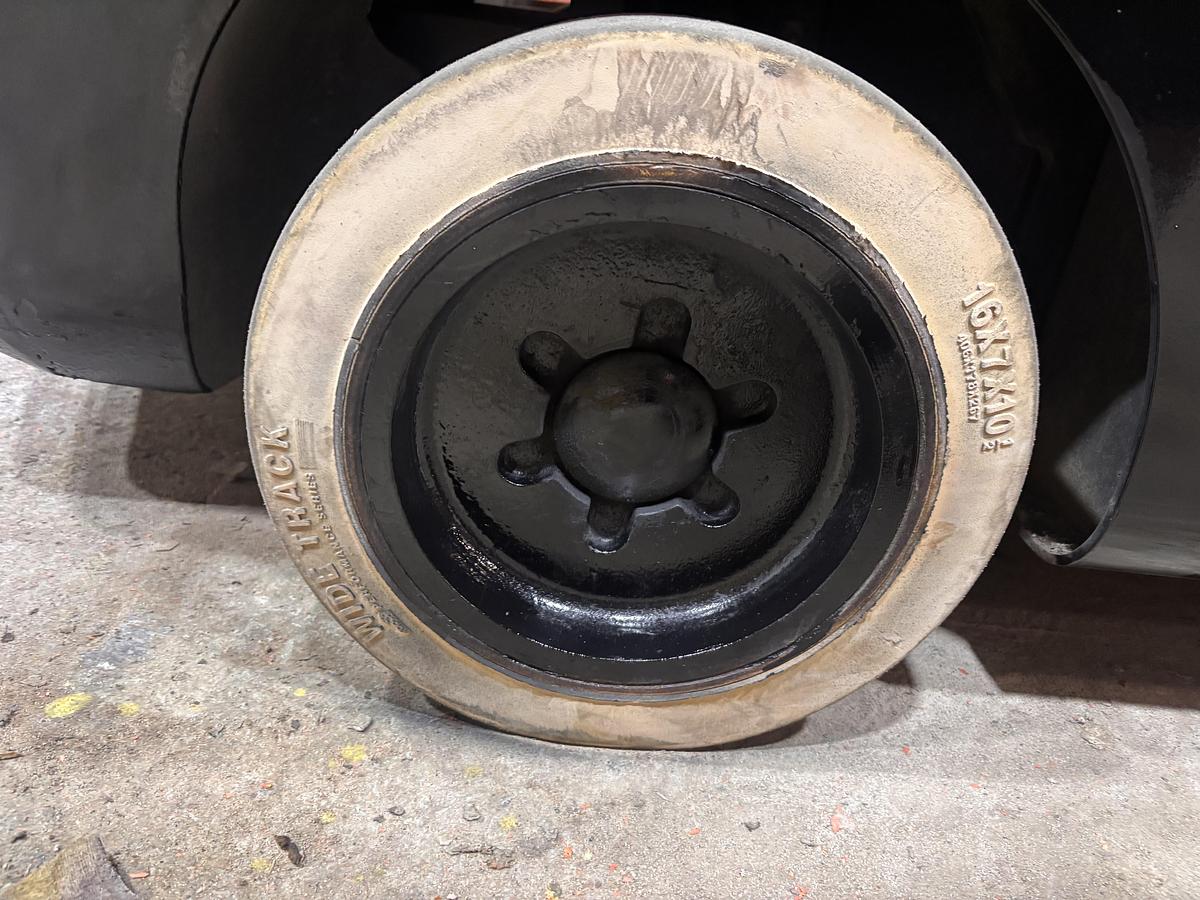 Used 7,000 POUND HYSTER MODEL S70FT FORKLIFT ROLL CLAMP TRUCK- PENDING LS