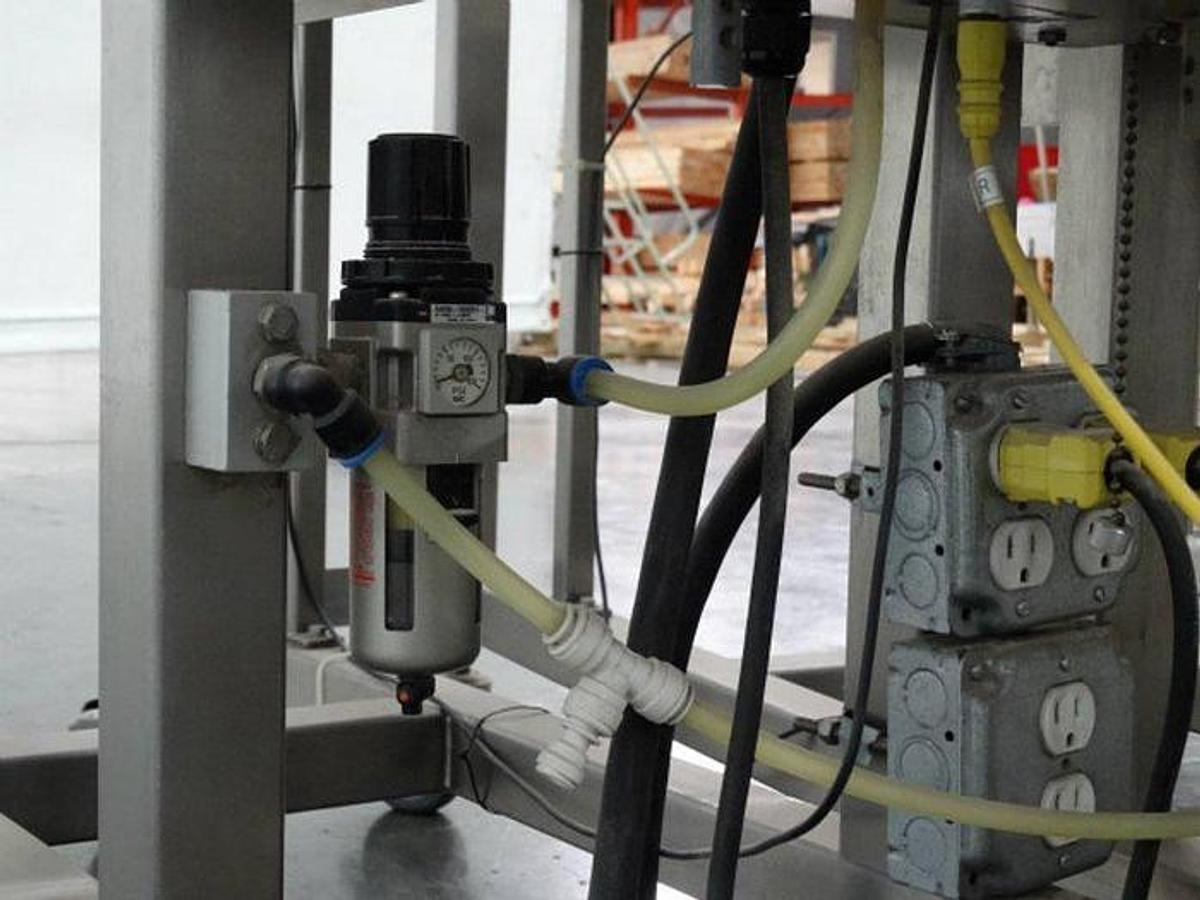 Used WEIGHPACK SYSTEMS INC MODEL COUNTING DEVICE TW/TP LINEAR COUNTER AND VS BAGGING SYSTEM