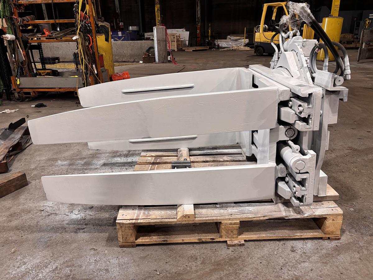 Used CASCADE CLASS III CARTON CLAMP ATTACHMENT