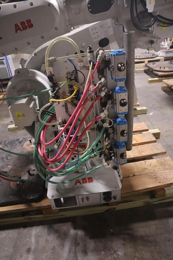 ABB MODEL IRB 6700-300/2.70 ROBOT 6-AXIS MANUFACTURED 2021