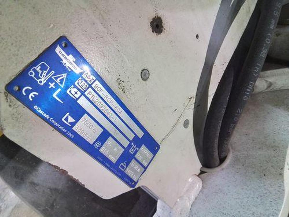 Used 72" CASCADE PAPER ROLL CLAMP MODEL 90F-RCP-604