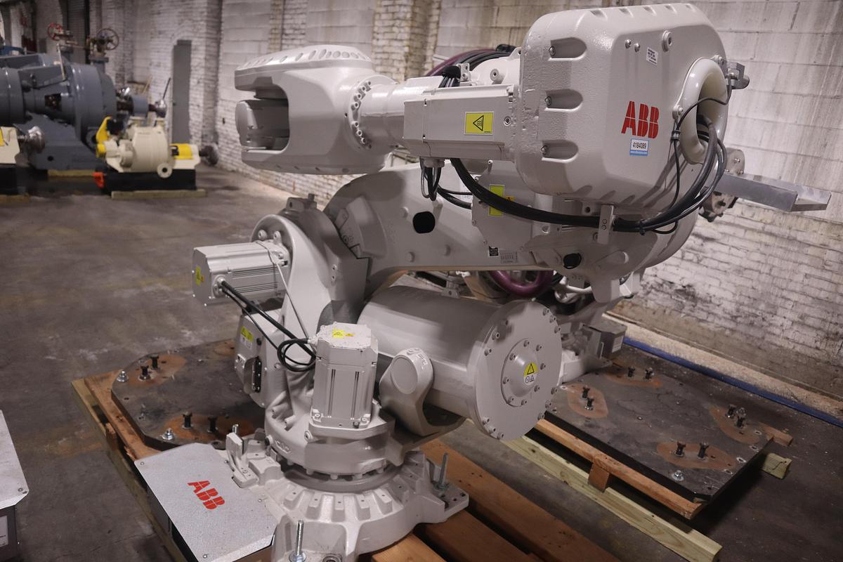 ABB MODEL IRB 6700-300/2.70 ROBOT 6-AXIS MANUFACTURED 2021