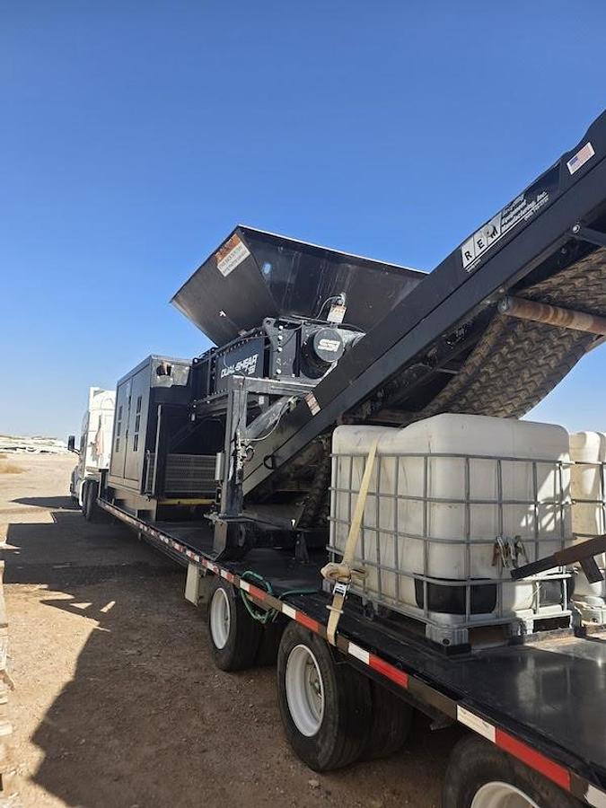 Used SSI DUAL SHEAR MODEL M120H SHREDDER 275HP WITH TRAILER & PETERBILT TRUCK