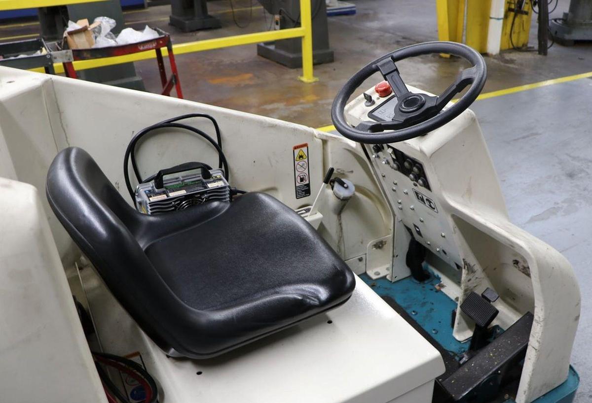 Used TENNANT MODEL 7200 INDUSTRIAL RIDER/SCRUBBER