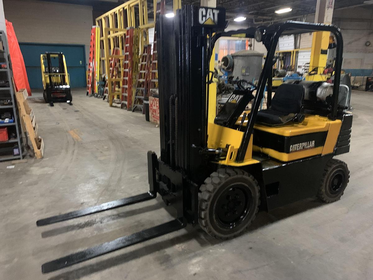 Used 5,000 LB. CATERPILLAR MDL V50E 3-STAGE MAST LH92"/RH173" 4-WAY HYDRAULIC VALVE CLASS IV