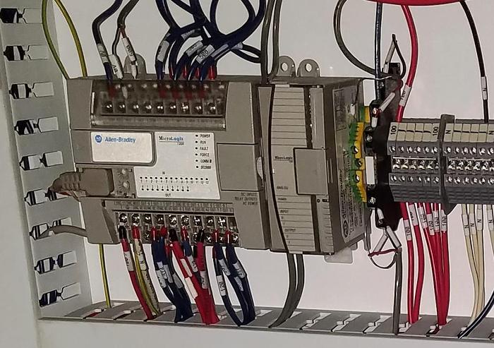 Used 64" WIDE RELIANT NON STOP TURRET REWIND WITH SPLICER 40" DIAMETER