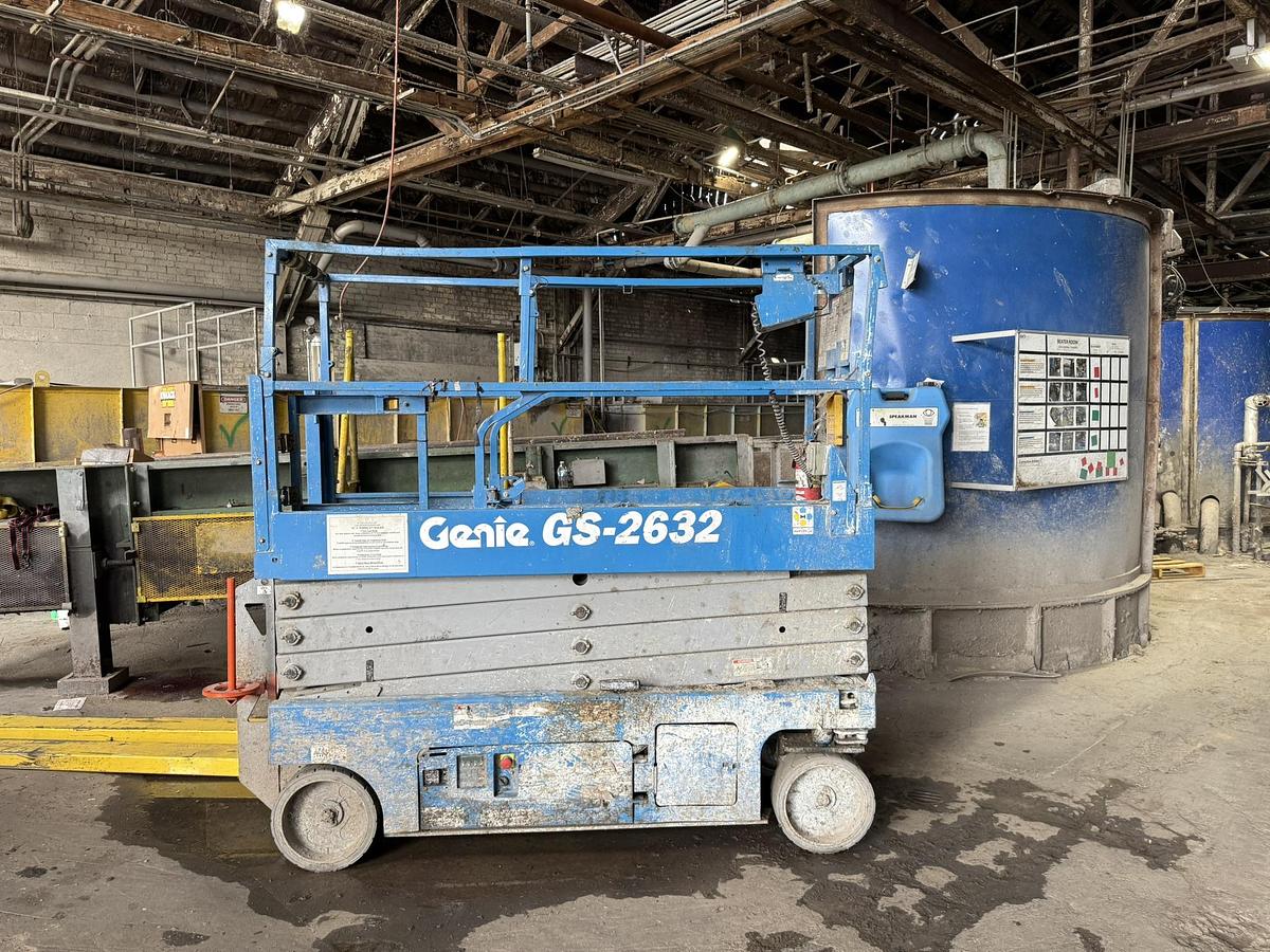 Used GENIE GS2632 SCISSOR LIFT WORKING HEIGHT 32'
