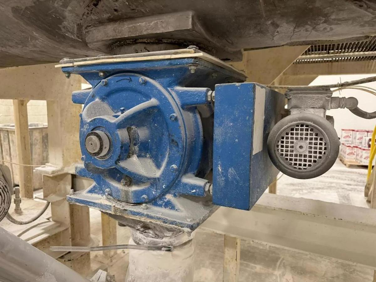 Used STRONG SCOTT STAINLESS STEEL DOUBLE SPIRAL RIBBON BLENDER 190 CUBIC FEET