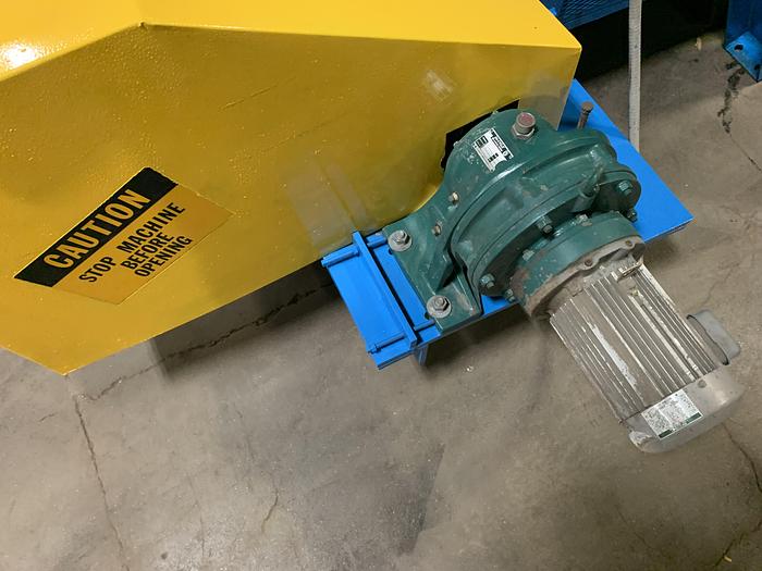 Used SHRED-TECH SHREDDER WITH TWIN 40 HP MOTORS WITH CONVEYOR