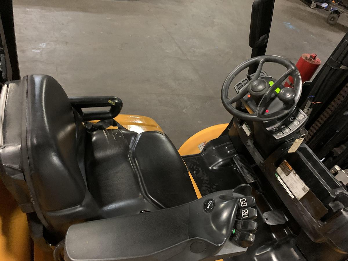 Used 12,000 POUND YALE GLC120VXPRS FORKLIFT TRUCK MANUFACTURED 2021 TALL MAST 221" RAISED