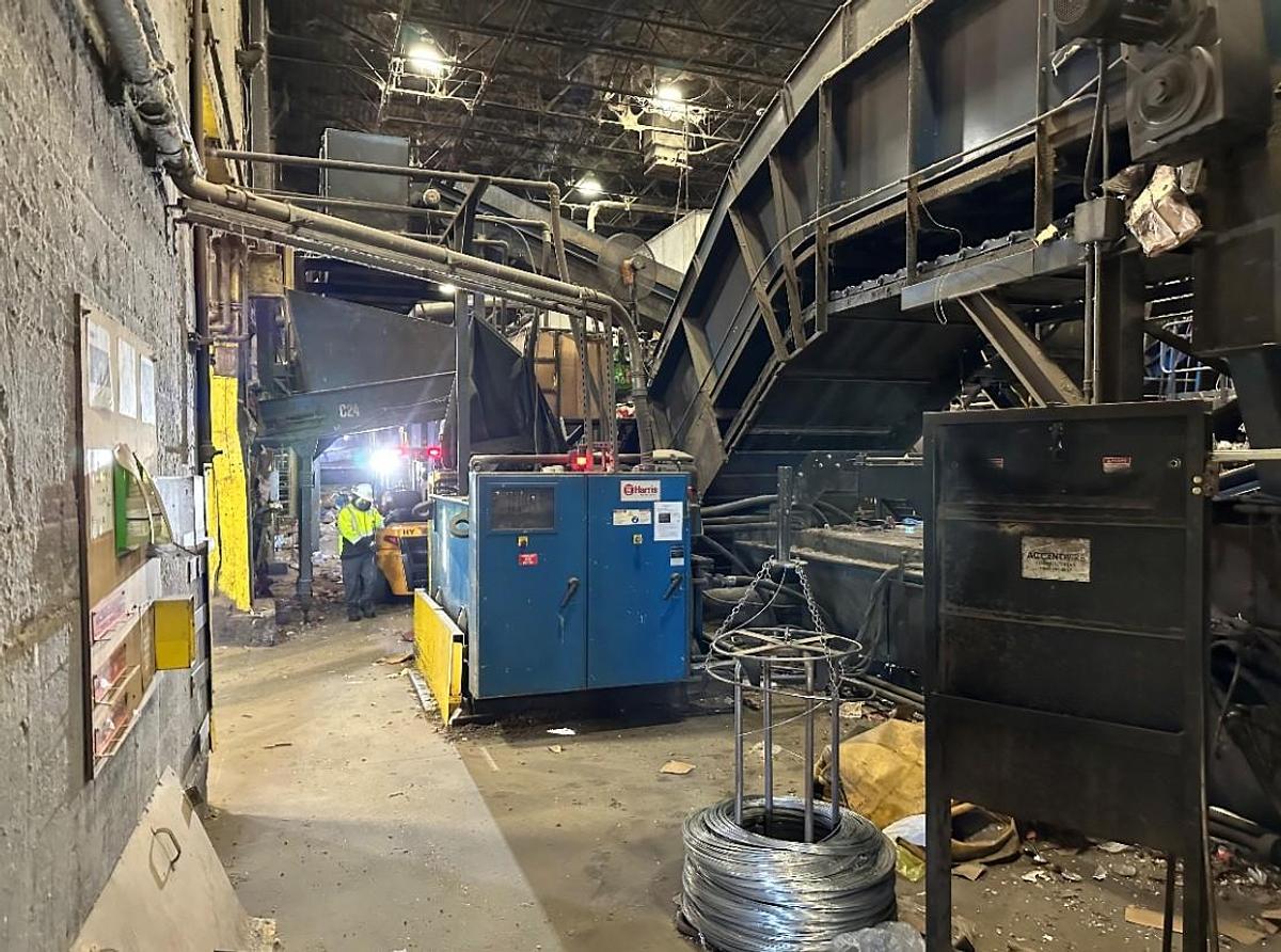 Used HARRIS TWO RAM BALER MODEL 240 T100 MFG 2013 - 200HP