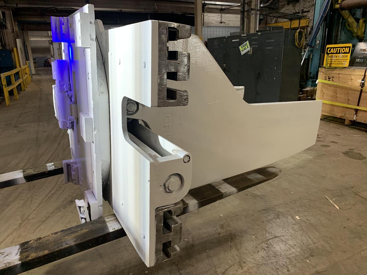 Used CASCADE BALE CLAMP ATTACHMENT CLASS III (ORIGINALLY ON 8,000 POUND FORKLIFT)